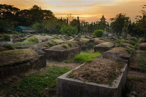 夢見墓地 解夢|周公解夢夢見墓地是什麼意思，夢到墓地好不好